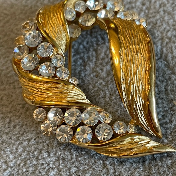 Crown  Trifari - Picture 3 of 3